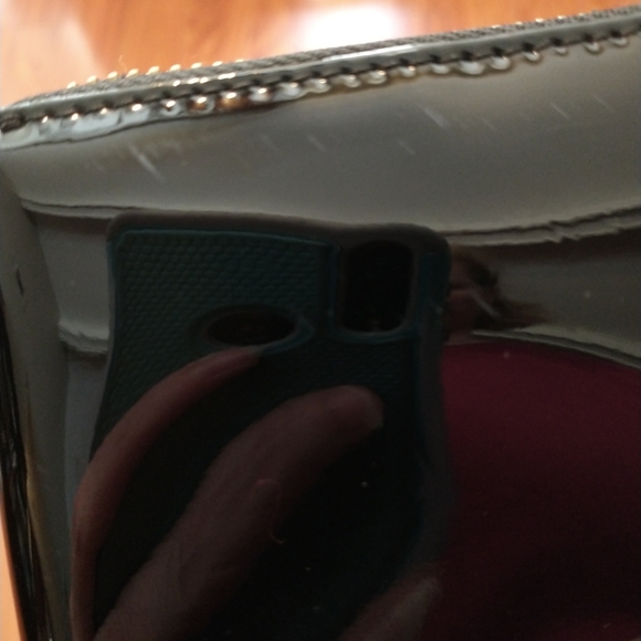 Tory Burch Patent Leather Wallet Black - Picture 13 of 13